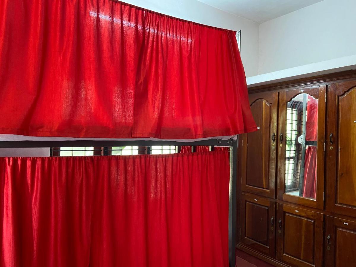 Hostelexp, Varkala - A Beach Town Hostel Екстериор снимка