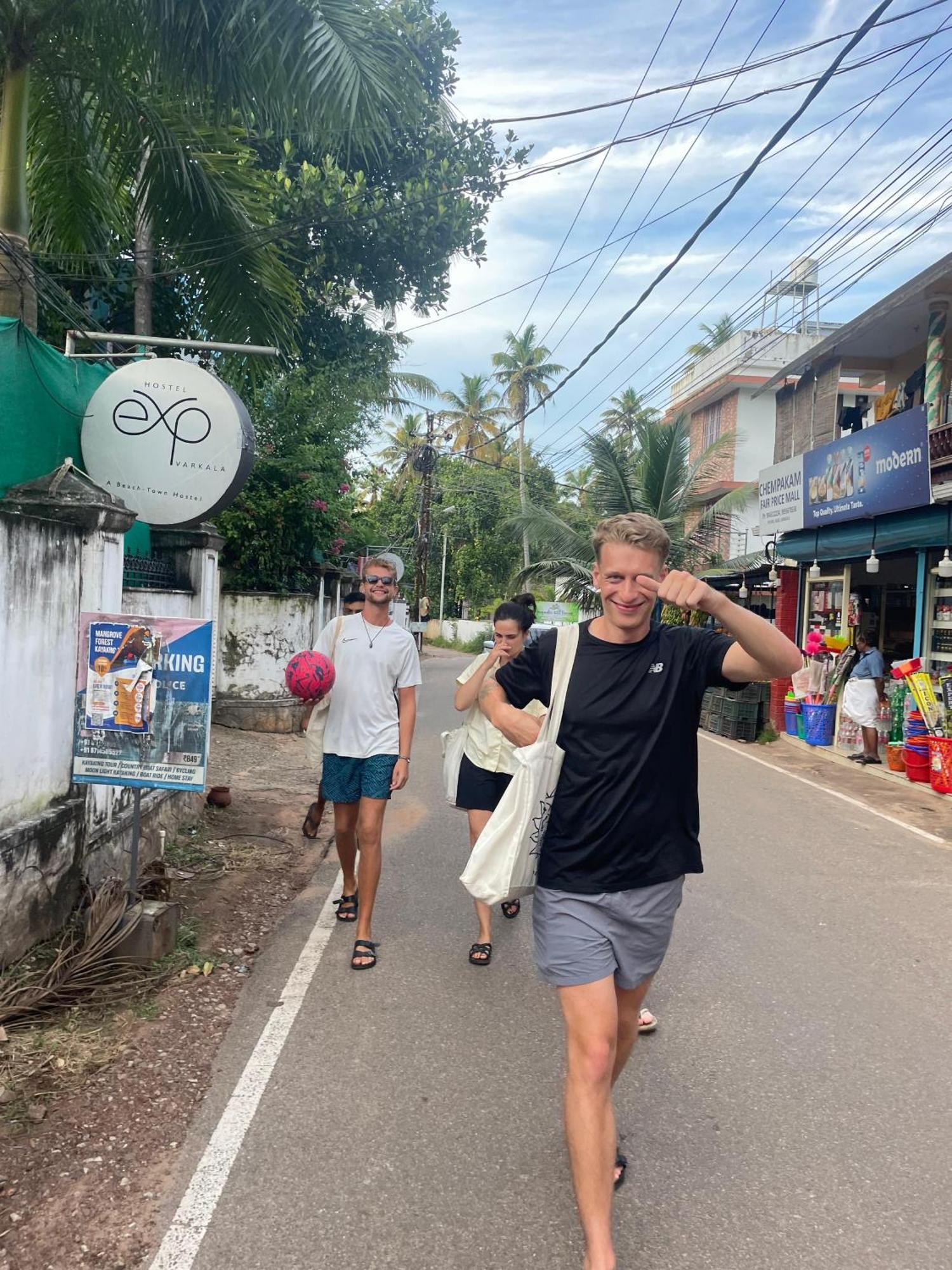 Hostelexp, Varkala - A Beach Town Hostel Екстериор снимка